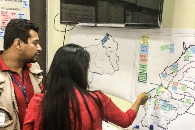 Staff from Ecuador’s Ministry of Health and WHO/PAHO review a map identifying the health facilities affected by the 7.8-magnitude earthquake to coordinate the deployment of Emergency Medical Teams (EMTs) to these areas. 